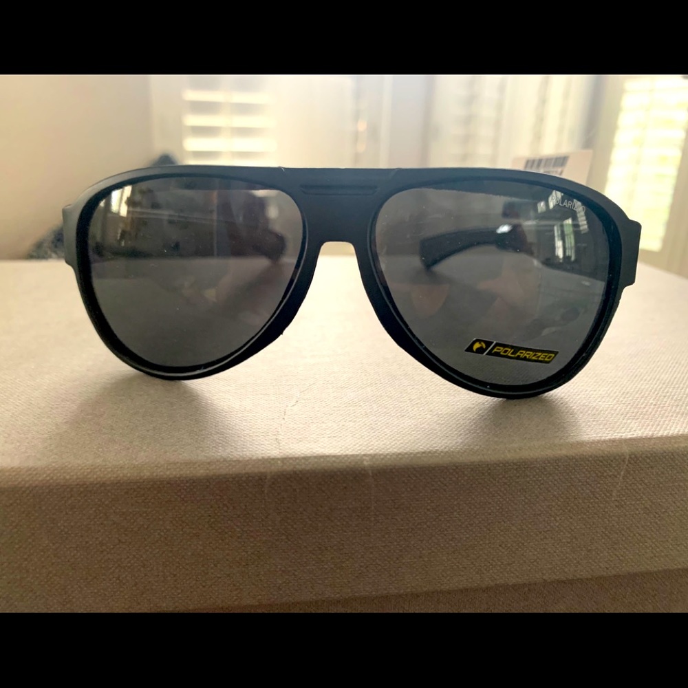 NWT Polarized sunglasses. UNISEX